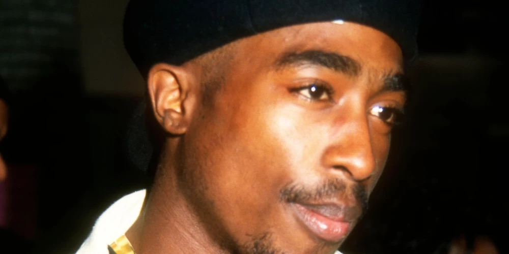 Tupaks Amaru Šakurs, pazīstams arī kā 2Pac un Makaveli, bija amerikāņu reperis. Viņš tiek plaši uzskatīts par vienu no visu laiku ietekmīgākajiem reperiem. Šakurs ir viens no visvairāk pārdotajiem mūzikas māksliniekiem, pārdevis vairāk nekā 75 miljonus ierakstu visā pasaulē.