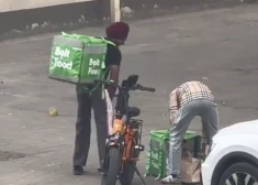 "Uzsita vēmienu!" ēdiena piegādātāju izdarības Rīgā mudina labāk gatavot pašam... VIDEO