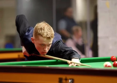 Latvijas snūkera talants Artemijs Žižins.