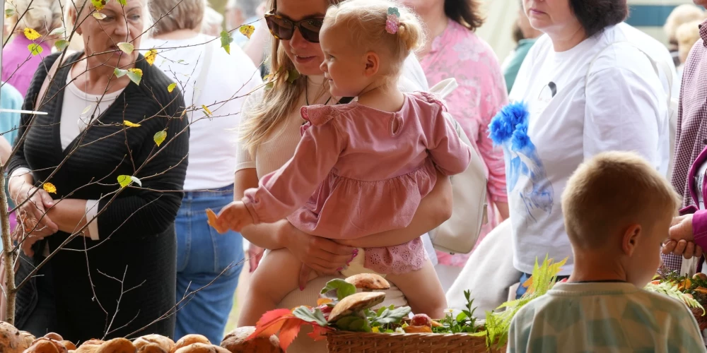 Pirmie Sēņu svētki bijušajā restorāna "Sēnīte" teritorijā.