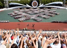 XXVII Vispārējo latviešu Dziesmu un XVII Deju svētku deju lieluzvedums "Mūžīgais dzinējs" Daugavas stadionā. 