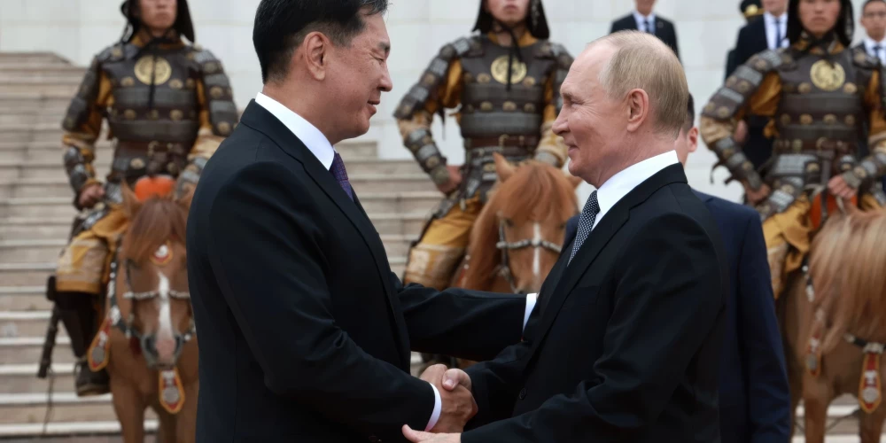Vladimirs Putins ar Mongolijas prezidentu oficiālā vizītē Ulanbatorā 2024. gada 3. septembrī.