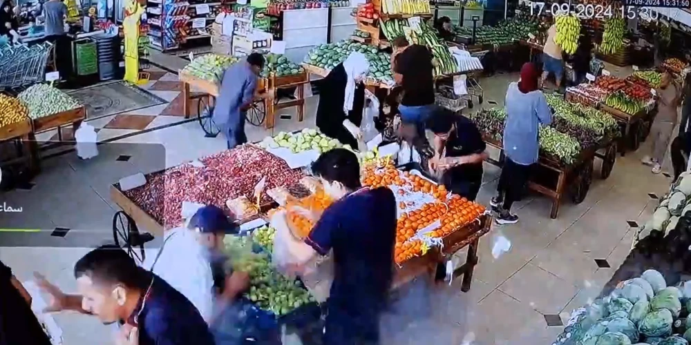 Vairākos video un foto no Libānas redzams kā pēkšņi un teju vienlaikus uzsprāgst kabatās vai citviet tuvumā esoši "Hezbollah" grupējuma biedru peidžeri.