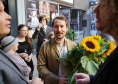 Talantīgais režisors Gints Zilbalodis salīdzina sevi ar kaķi no paša radītās filmas "Straume": “Šis ir stāsts par to, kā kaķis, kas līdz šim radis strādāt un dzīvot viens, nu meklē veidu, kā sadarboties un uzticēties citiem. Līdzīgi kā man. Es identificējos ar filmas Kaķi, bet tāpat arī ar citiem tās tēliem: Suni, Putnu, Kapibaru un Lemuru. Man bija svarīgi – ja šiem tēliem ir savstarpējs konflikts un viņi mēdz kašķēties, tad lai mēs, skatītāji, viņus saprotam, lai varam tiem līdzi just un pārdzīvot.”