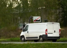 Pēc vecāku liecībām Dobeles pusē tika meklēts balts mikroautobuss.