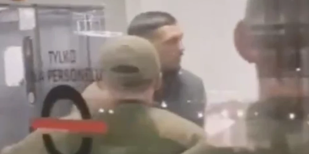 Oleksandra Usika aizturēšana lidostā Polijā.