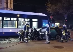 Pie avarējušā "Bolt" auto stūres jau atkal ticis nepilngadīgais - kā tas iespējams? Skaidro kompānija