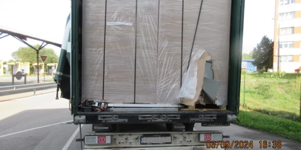 VID muitas amatpersonas novērš pēdējos gados lielākās – 10,4 miljonu cigarešu kravas nelikumīgu pārvietošanu.