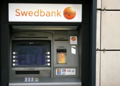 "Swedbank" bankomāts.