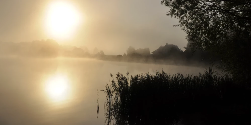 Migla virs Šuņezera vai Šuņazara Daugavpils pilsētā.