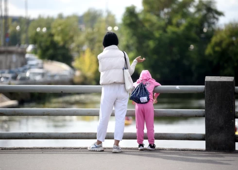 Šajā nedēļas nogalē pārsvarā gaidāms neliels mākoņu daudzums, bez nokrišņiem. Naktī uz sestdienu vēl daudzviet veidosies migla. 