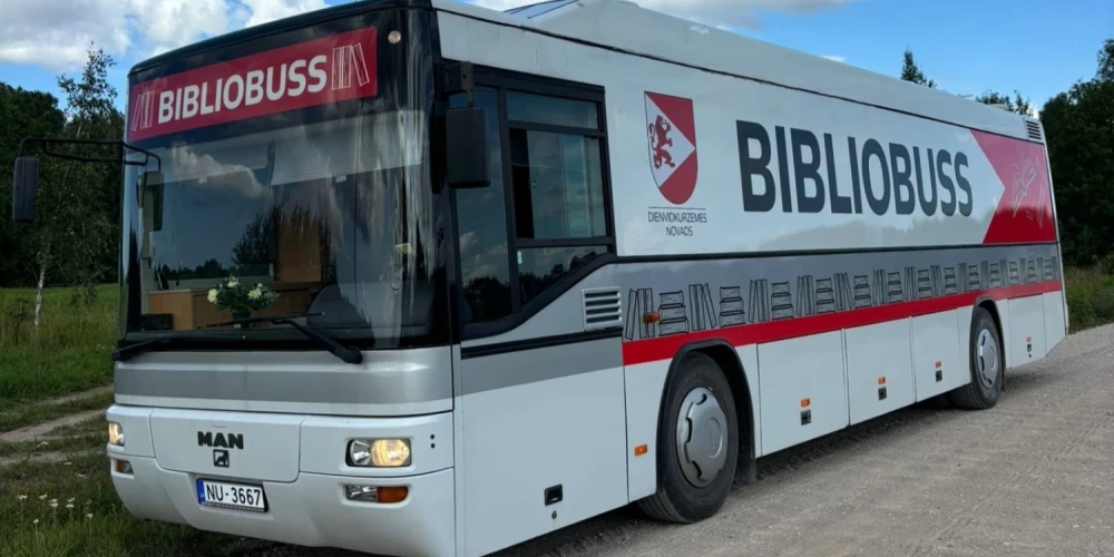 Jaunajā vizuālajā izskatā pa Dienvidkurzemi braukā bibliobuss.