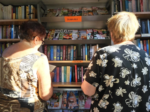 Jaunajā vizuālajā izskatā pa Dienvidkurzemi braukā bibliobuss.