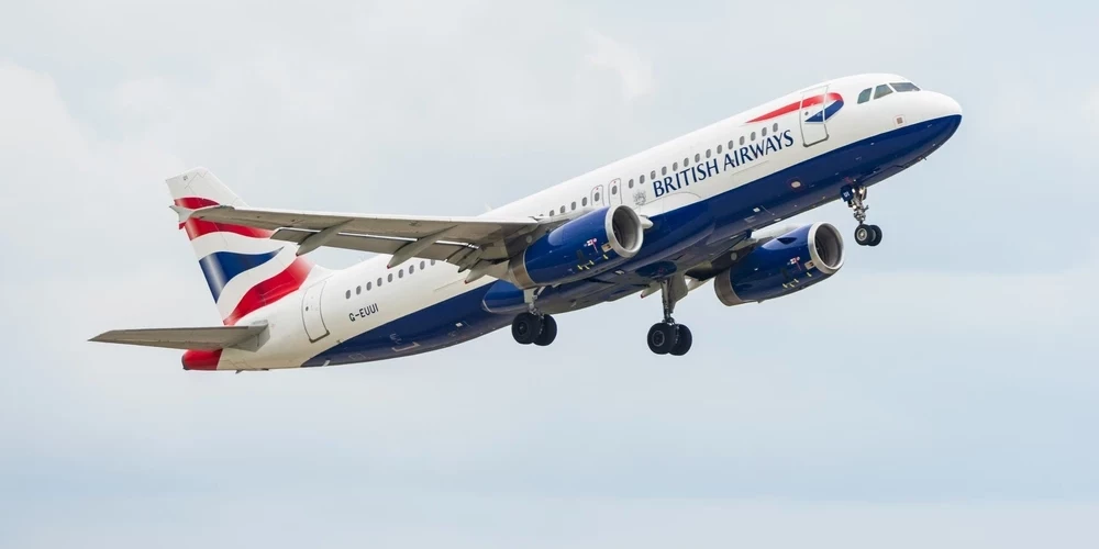 Самолет British Airways.