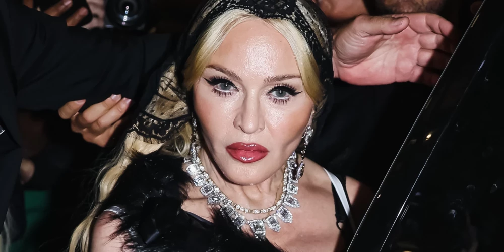 Мадонна на показе коллекции Dolce & Gabbana.