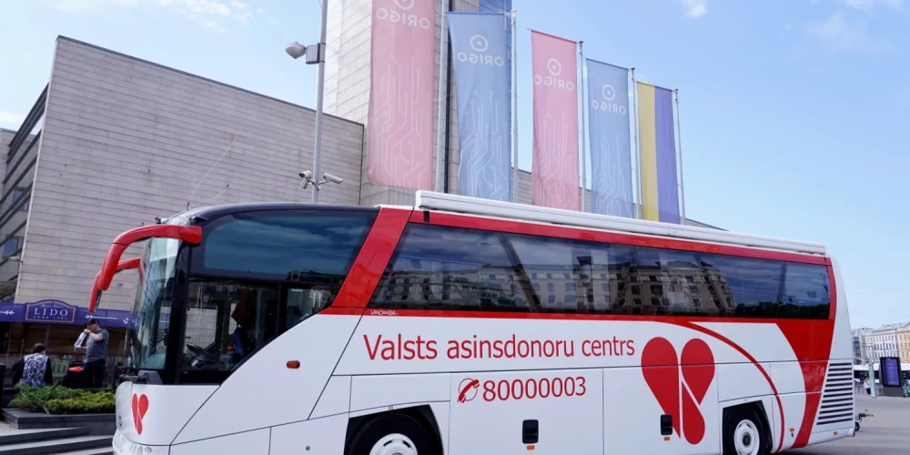 Valsts asinsdonoru centra mobilai autobuss.