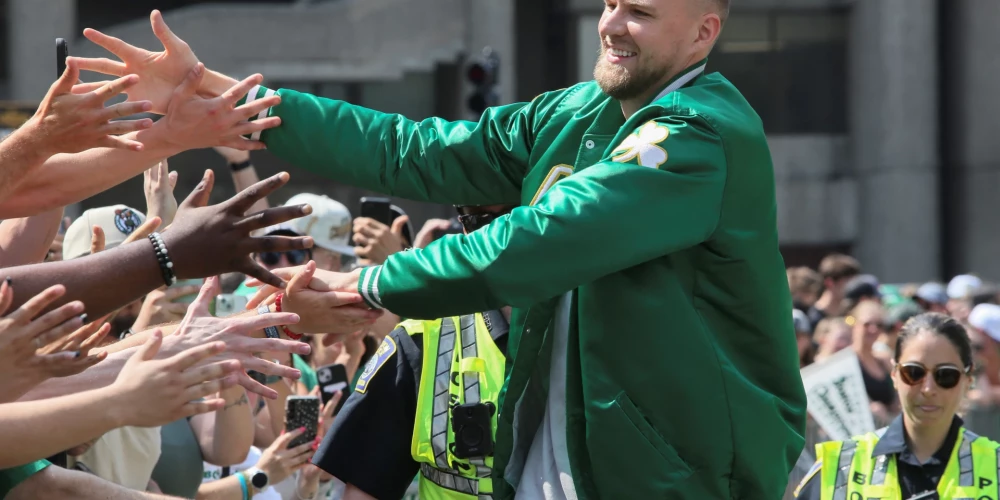 Jādomā, ka Bostonas "Celtics" nesteigsies ar mūsu vienīgā NBA čempiona sūtīšanu laukumā.