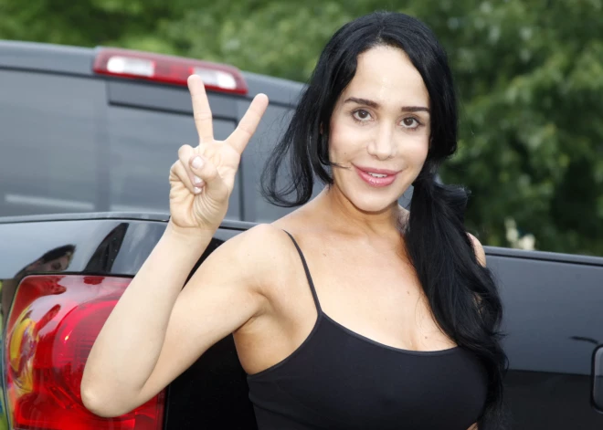 Родившая восьмерых близнецов "октомама" Надя Сулеман стала бабушкой