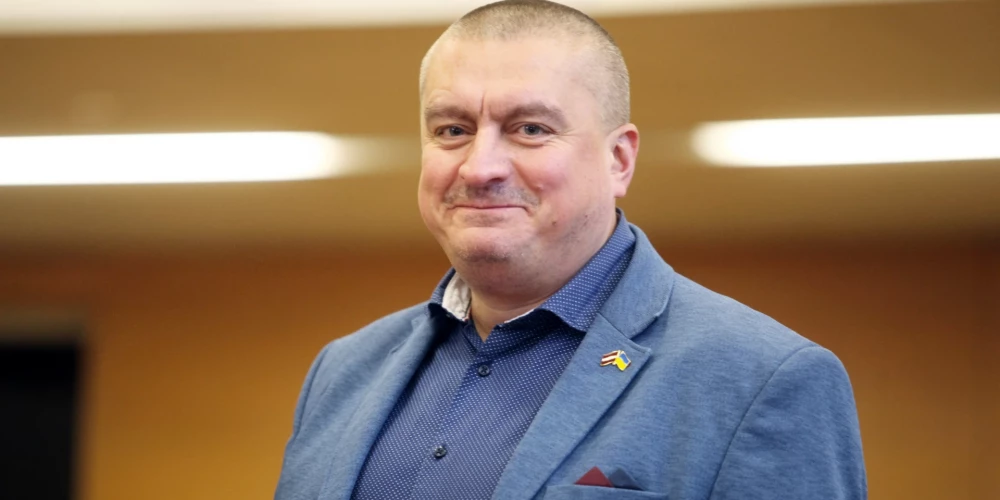 Rīgas domes deputāts Valters Bergs Rīgas domes sēdes laikā.