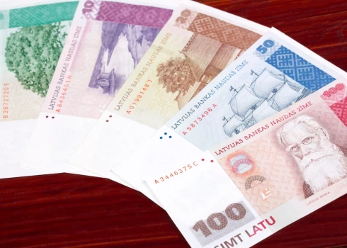 Latu banknotes. 