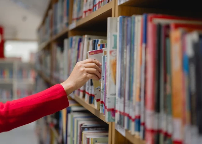 Policija pabeidz izmeklēšanu par vīrieti, kurš bibliotēkā nepilngadīgajai piedāvājis naudu un izteicis netiklu priekšlikumu