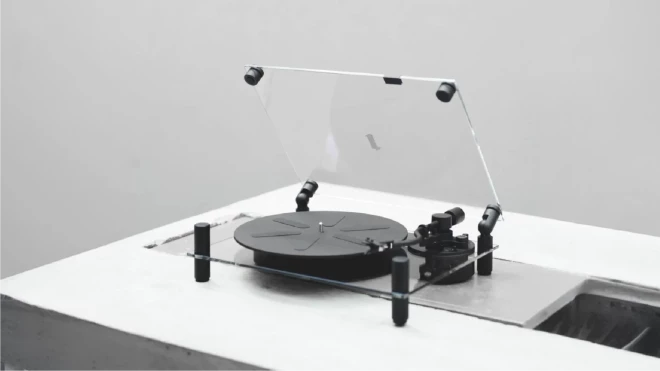 Vinila plašu atskaņotājs "Transparent Turntable".