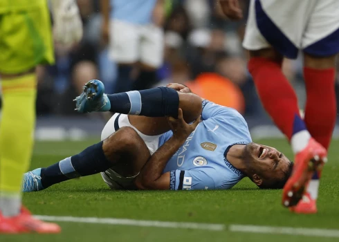 Rodri pēc traumas gūšanas spēlē pret Londonas "Arsenal".