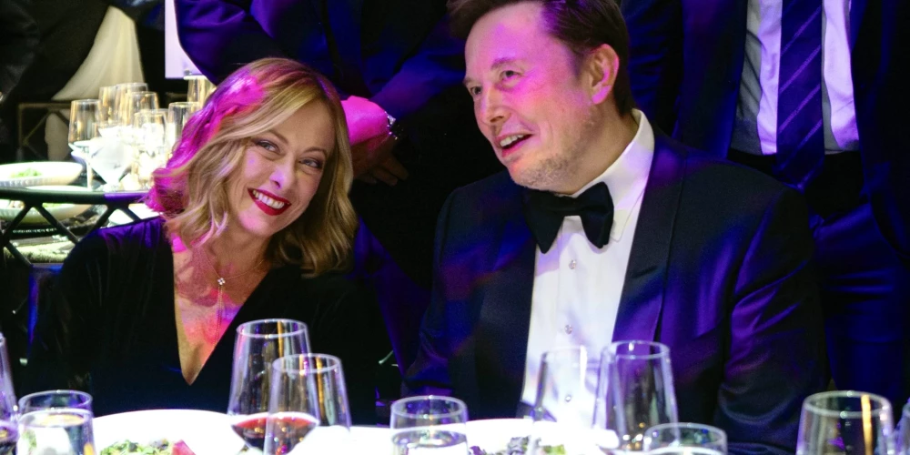 Itālijas premjerministre Džordža Meloni acīmredzami izbauda Īlona Maska sabiedrību