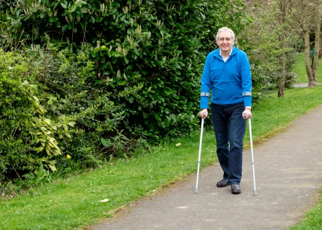 Kā ātrāk atgūties pēc ceļa vai gūžas locītavas nomaiņas? Padomi veiksmīgai rehabilitācijai