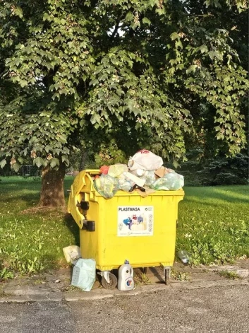 Aizputniekus satrauc neizvestais plastmasas atkritumu konteiners ābeļdārzā, kurā šajā nedēļas nogalē paredzēts Miķeļdienas festivāls.