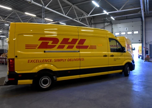 "DHL Express" pakalpojuma cenas Latvijā no nākamā gada palielināsies par vidēji 4,9%.