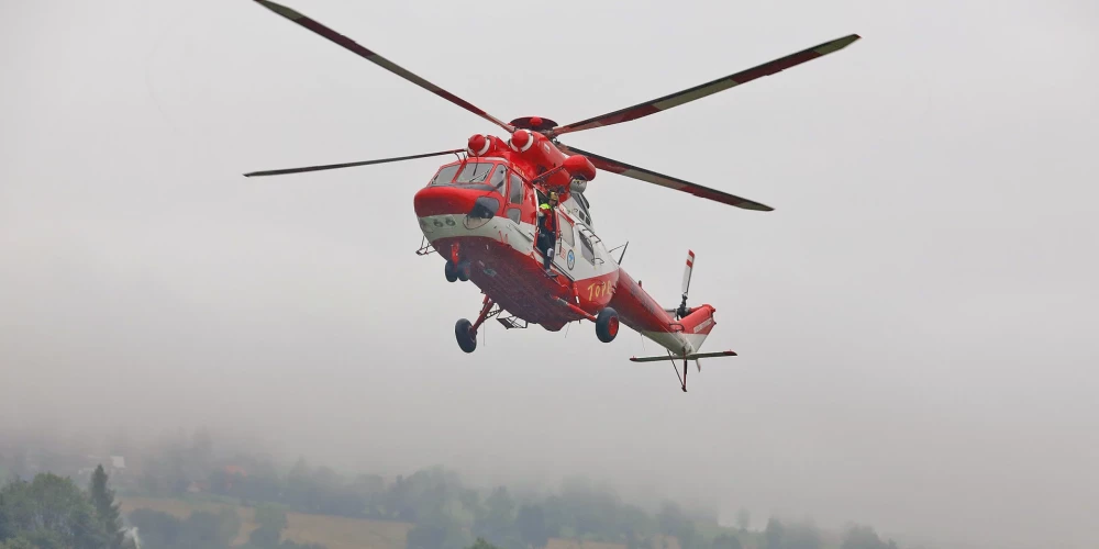 Sieviešu meklēšanā Tatros iesaistījās arī helikopters.