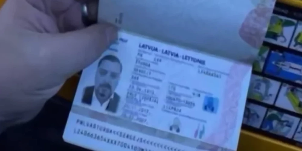 Anatolija Bļinova viltotā Latvijas pase (ekrānuzņēmums no video)