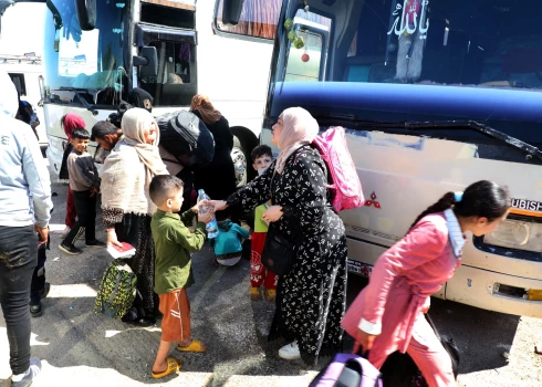 Glābjoties no Izraēlas gaisa triecieniem, no Libānas uz Sīriju aizbēguši aptuveni 100 000 Libānas un Sīrijas pilsoņu. 