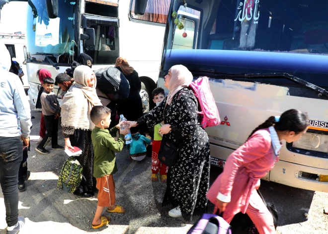 No Libānas uz Sīriju aizbēguši 100 000 cilvēku