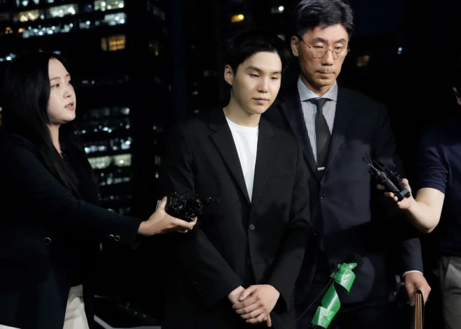 K-pop grupas BTS dziedātājam piemērots sods par braukšanu dzērumā