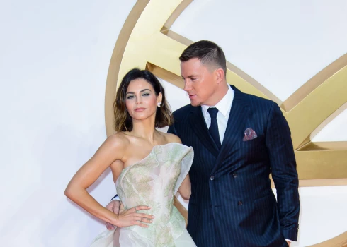 Aktieru pāris Čenings Tatums un Dženna Devana bija precējušies astoņus gadus.