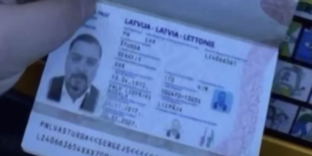 Minētā Latvijas pase izdota 2017. gadā uz Latvijas nepilsoņa Sergeja Šturbas vārda.