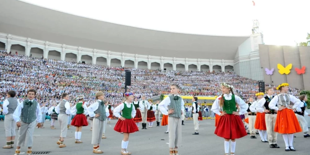 XI Latvijas Skolu jaunatnes dziesmu un deju svētku noslēguma koncerts "Manā dziesmā tu..."