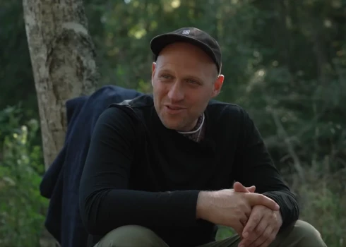 Uģis Kuģis pēc dzīves klosterī nodevies pamatīgam mīlas prieku maratonam.