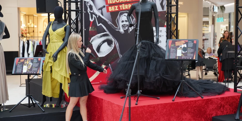 Aijas Andrejevas spilgtāko skatuves tērpu izstādes atklāšana tirdzniecības centrā “Spice” (foto: Mārtiņš Ziders)