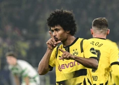 Dortmundes "Borussia" pussargs Karims Adejemi pamanījās gūt "hat-trick"