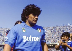 Viens no pasaules visu laiku izcilākajiem futbolistiem Djego Armando Maradona.