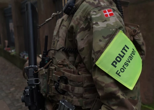 Kopenhāgenā Izraēlas vēstniecības apkārtnē notikuši divi sprādzieni.