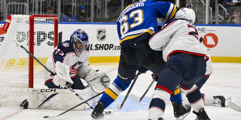 Džets Grīvss aizvadīja lielisku spēli "Blue Jackets" vārtos.