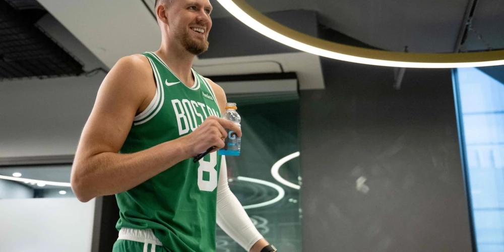 Kristaps Porziņģis Bostonas "Celtics" mediju dienas laikā.