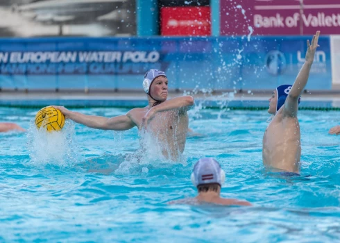 Ņikita Paško uzbrukumā pret Slovākijas U-17 izlasi.