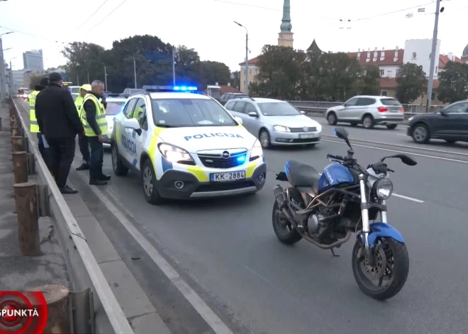 На Вантовом мосту в Риге врезался в ограждение и погиб мотоциклист