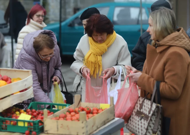 Trešdienu pēcpusdienās Vidzemes tirgū, kurš citās nedēļas dienās ir pustukšs, sākas varena rosība.