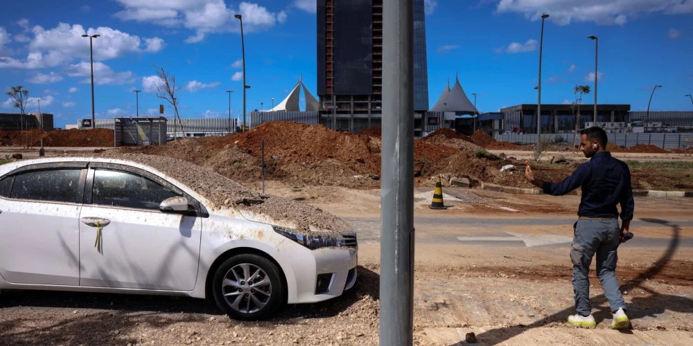 Irāna izšāva ballistiskās raķetes uz Izraēlu, Telavivā, Izraēlā, 2. oktobrī.